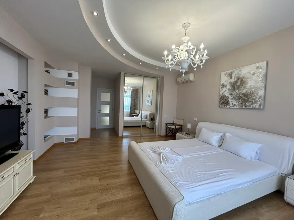 Вилла с панорамной баней и бассейном