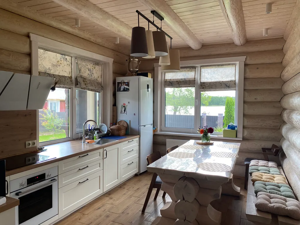 Деревянный комфортабельный дом на берегу озера