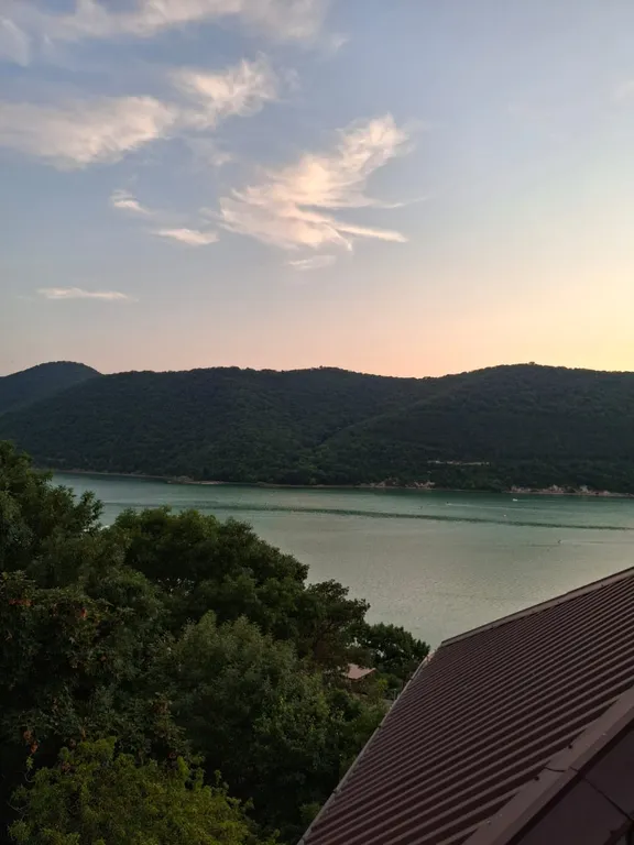 Уютная квартира с видом на озеро