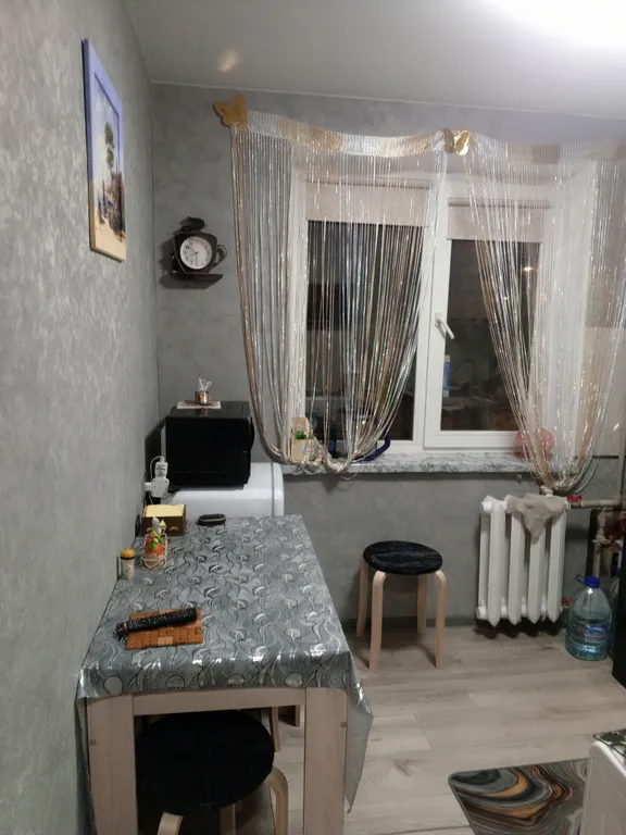 Квартира Квартира Однушка после капремонта из двух зон — Луганск