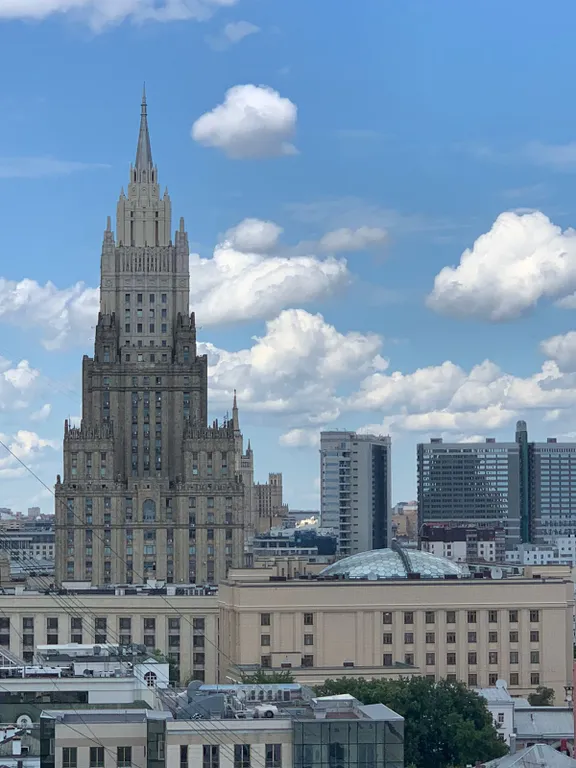 Квартира Панорамная комната с балконом с видом на Кремль и ХСС, 14 этаж — Москва