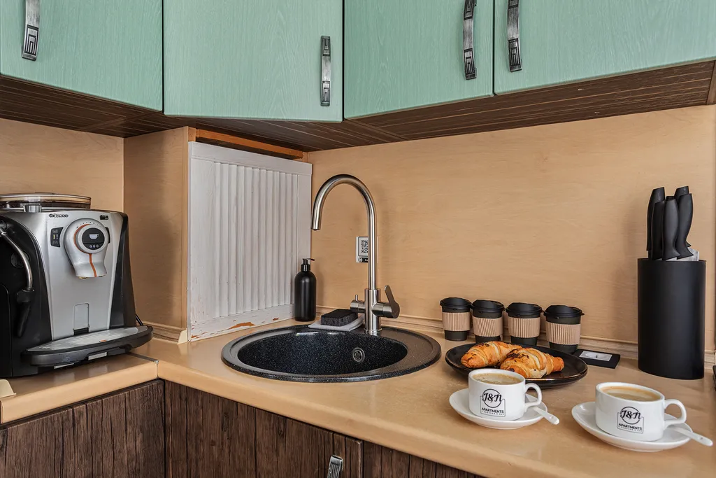 J&N Apartments Двухкомнатные апартаменты с гидромассажной ванной