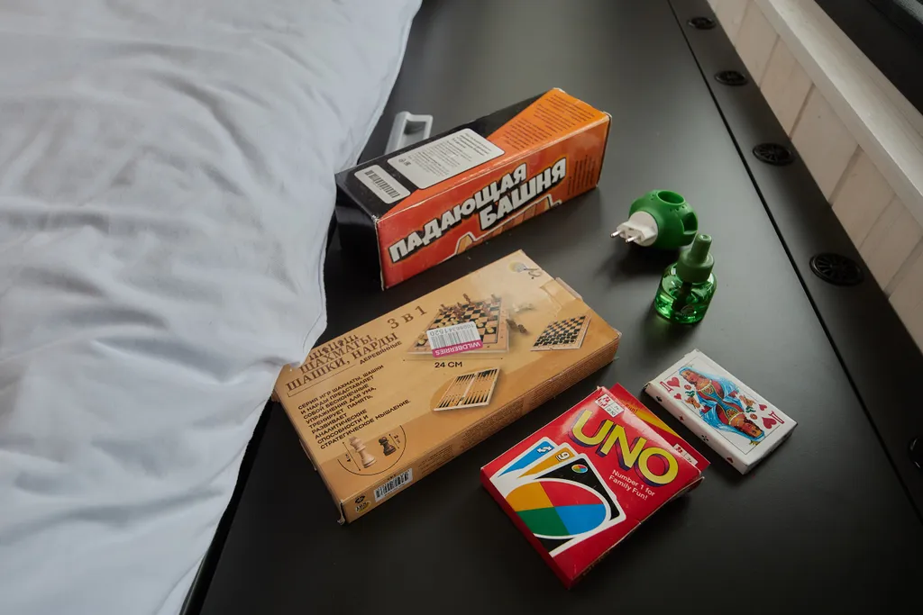 Домик с чаном на берегу озера