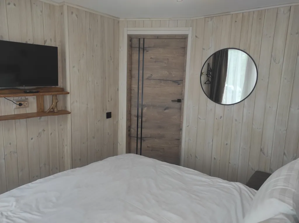 Биг-Лодж с панорамными окнами на Алтае