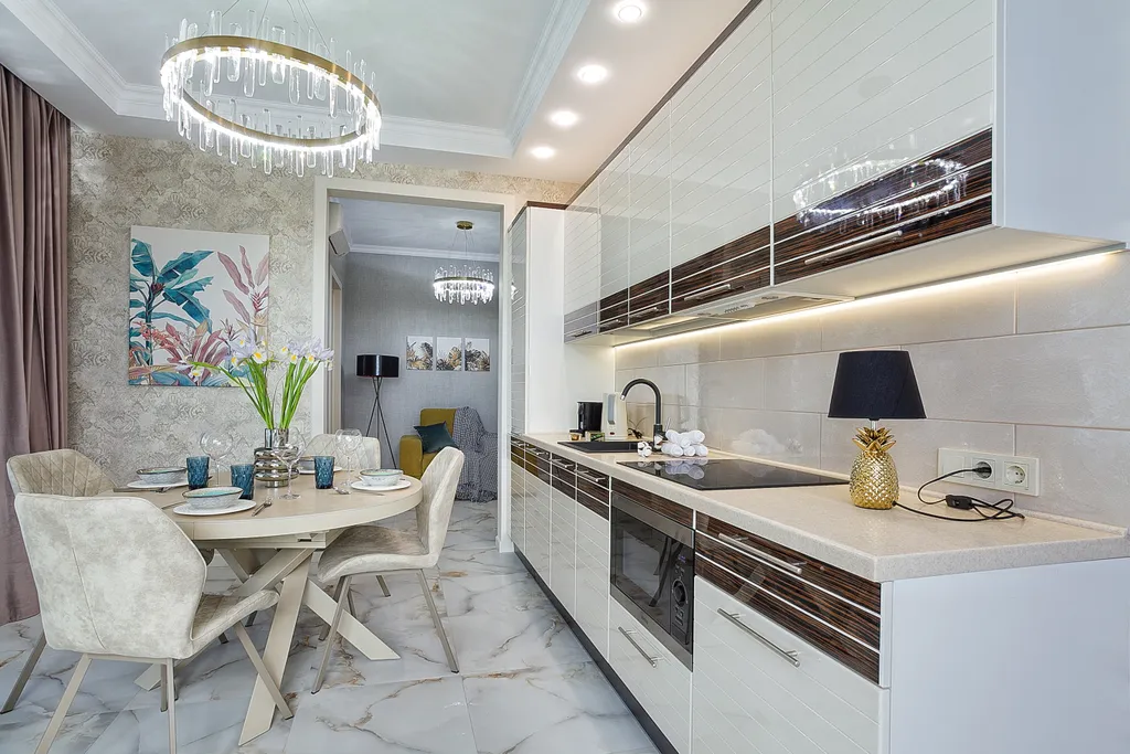 Золотой Ананас с видом на море