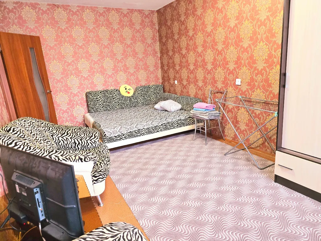 Однушечка возле линии в центре харьковской горы