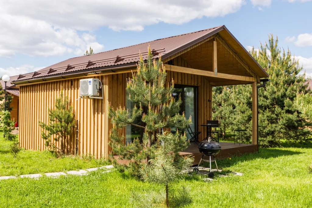 Уютный коттедж в лесу у пруда