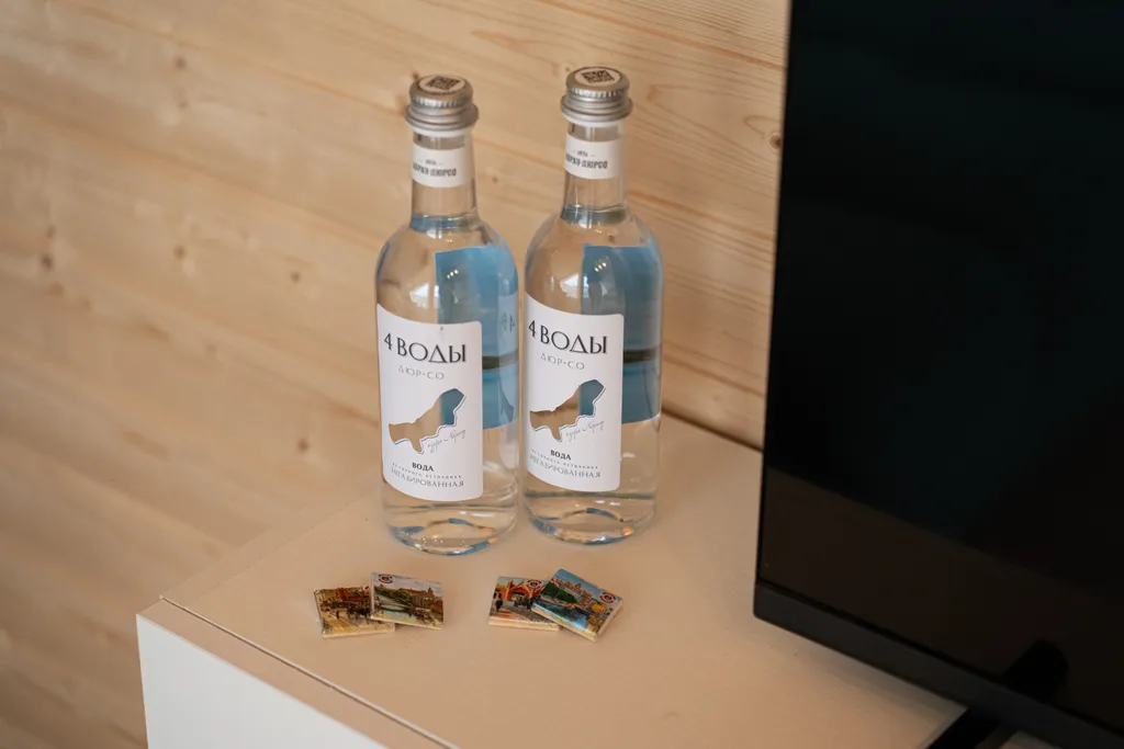 Сруб на озере