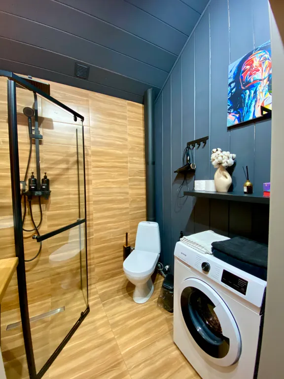 Дом в стиле Barn house в окружении леса