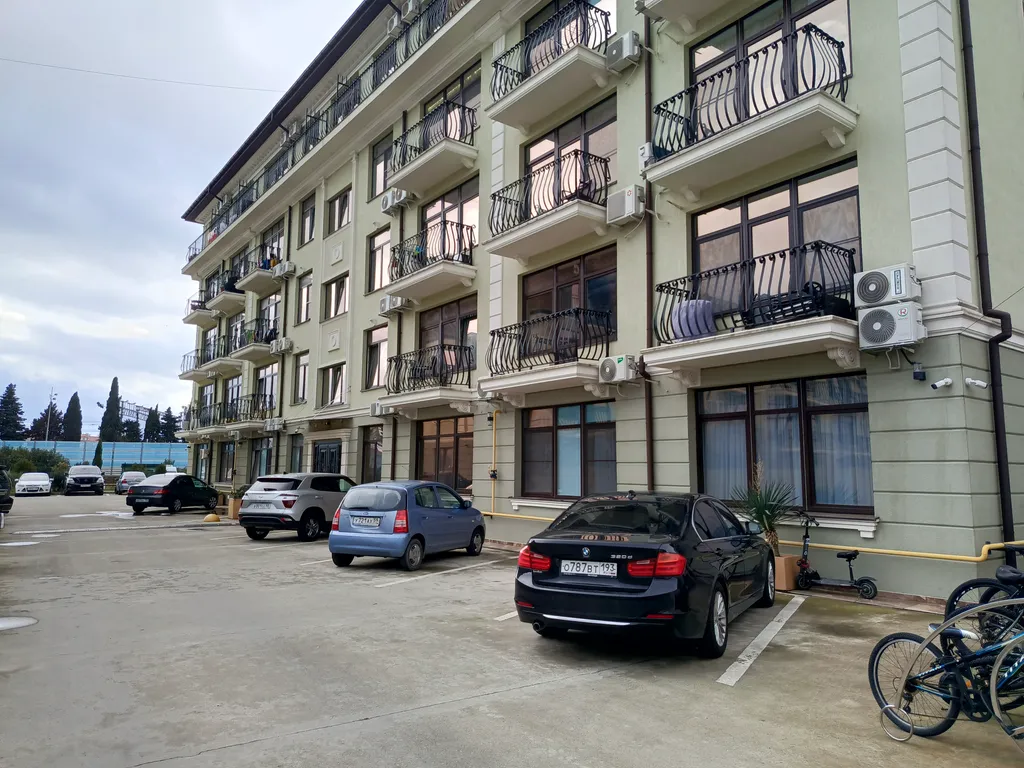 Студия с панорамным окном в Сириусе