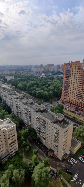 Студия у метро с видом на Москву