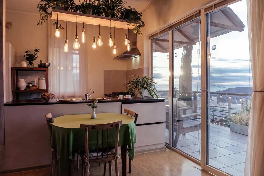 Коттедж Умный дом с кипарисами и видом на море с мансардным этажом — Сочи