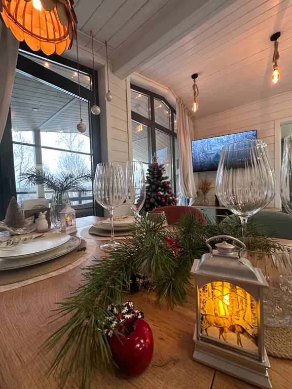 Дом в облаках у леса