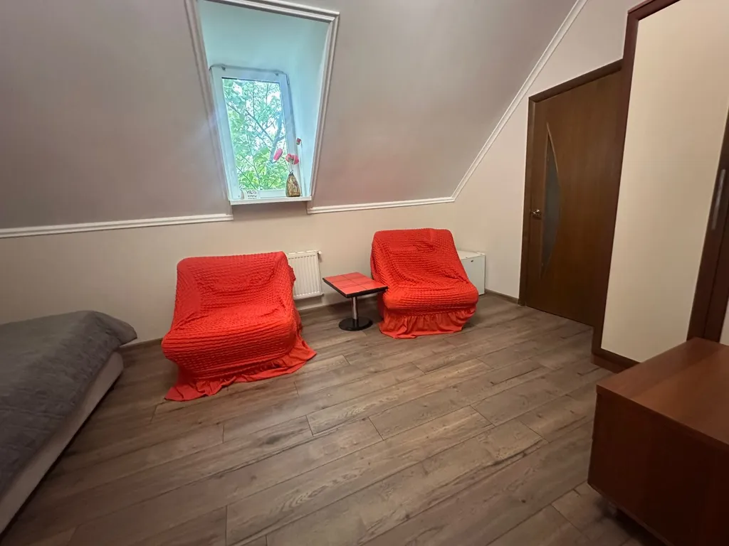 Большой дом с баней, бассейном, мангалом и парковкой