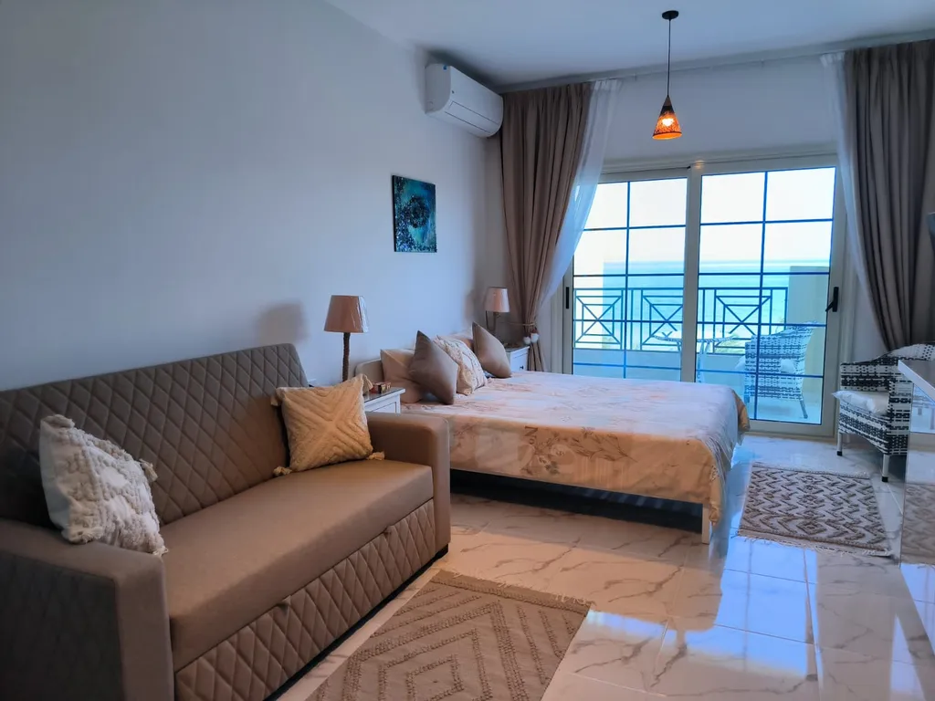 Уютная студия с видом на море и собственным пляжем