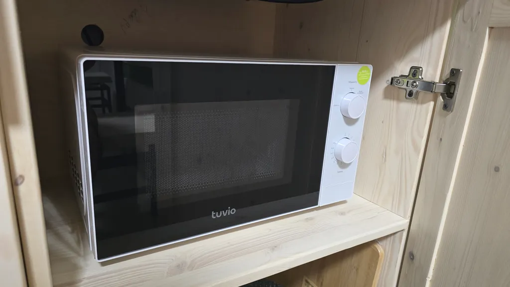 Уютная часть дома на берегу Волги в городе