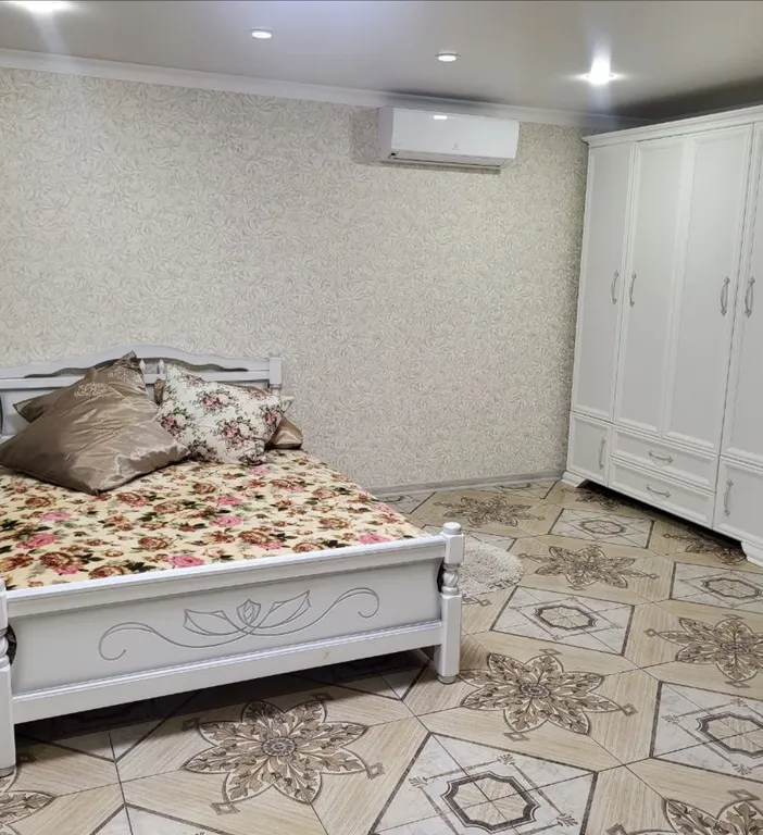 Квартира Квартира в частном 2х этажном доме с отдельным входом 1 этаж — Новороссийск
