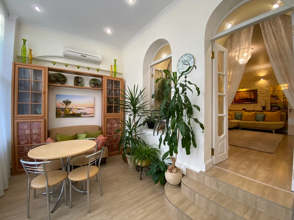 Двухкомнатная квартира возле набережной Ялты