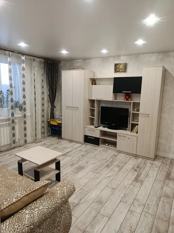 Уютная квартира с видом на Успенский собор и Крепостную Стену.