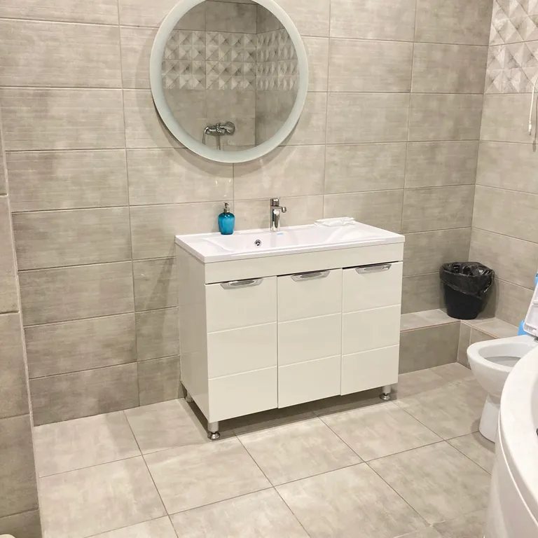 Современная квартира с панорамными окнами в двух минутах от канатки