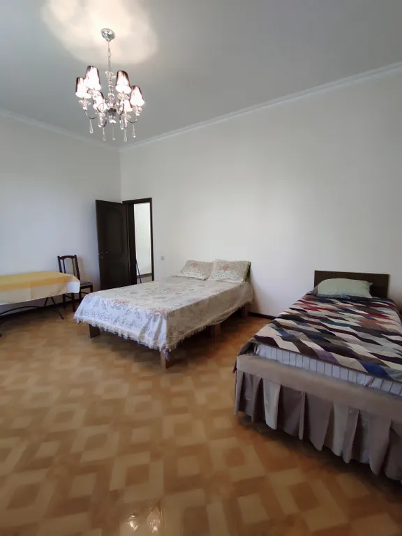 Квартира Уютная комната в большом частном доме с выходом на балкон — аренда посуточно в Сухум