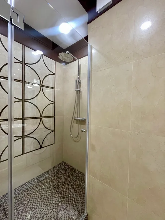 Стильная дизайнерская квартира недалеко от центра города