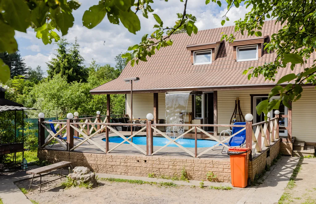Коттедж с бассейном, баней и 5 спальнями