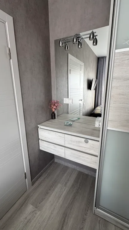 Уютная видовая современная квартира