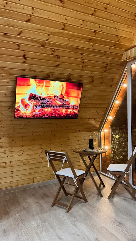 A-frame домик с панорамным видом на город