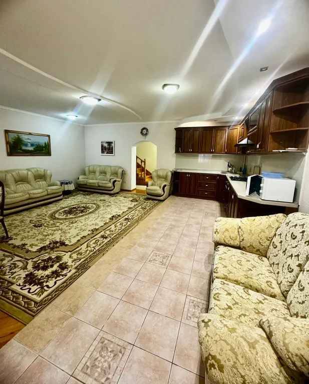 Уютная двухэтажная трехкомнатная квартира с евроремонтом