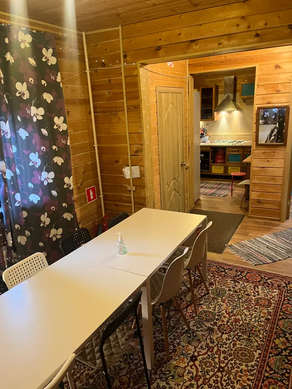 Дом для отдыха на лесной опушке с баней