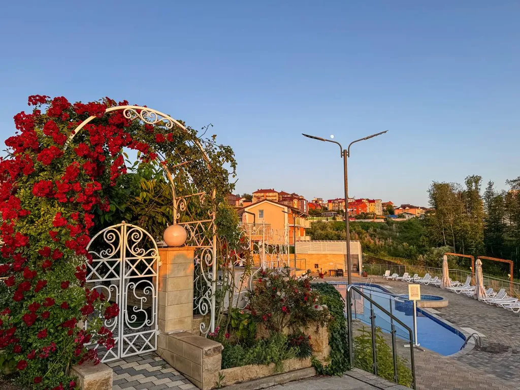 Таунхаус с дизайнерским ремонтом и террасой