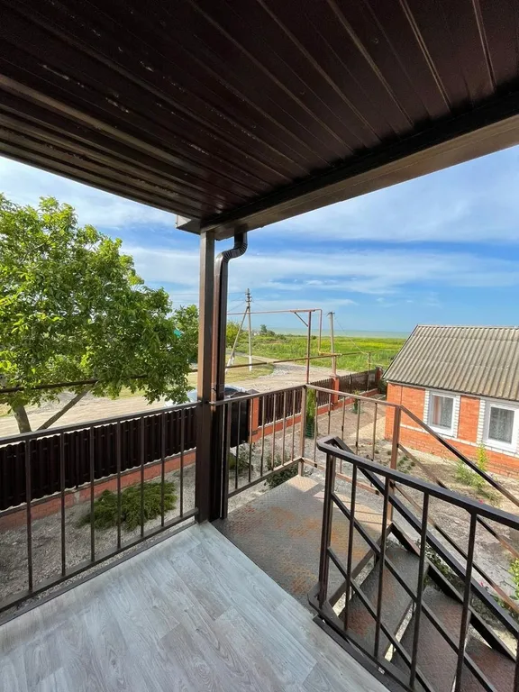 Домик с видом на море