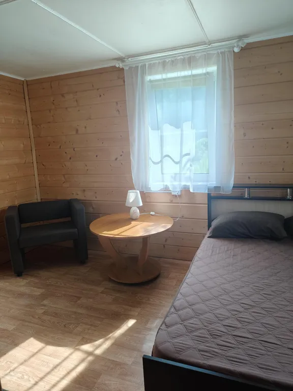 Дом на берегу с баней и лодкой