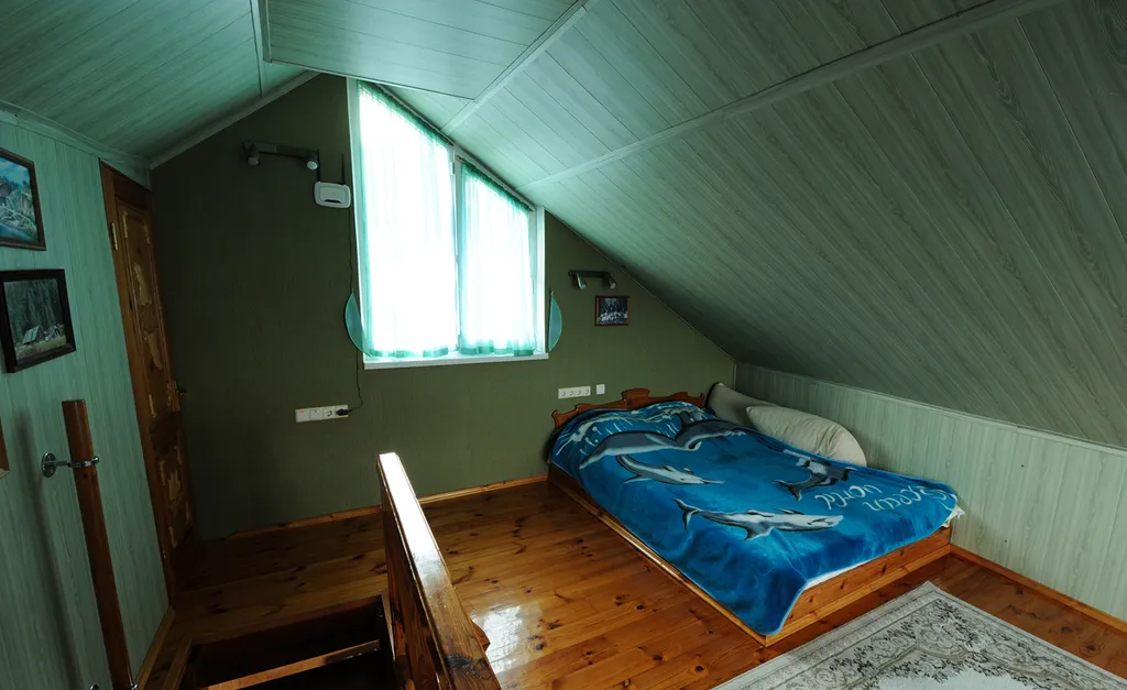 Дом с балконом, видом на море у пляжа и Воронцовского дворца