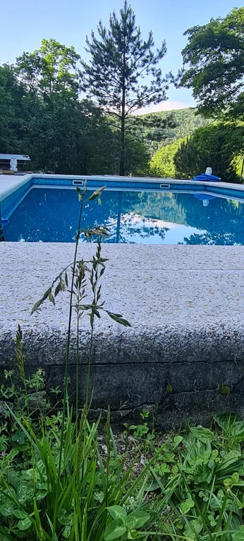 Коттедж Домик в горах с бассейном — Прасковеевка