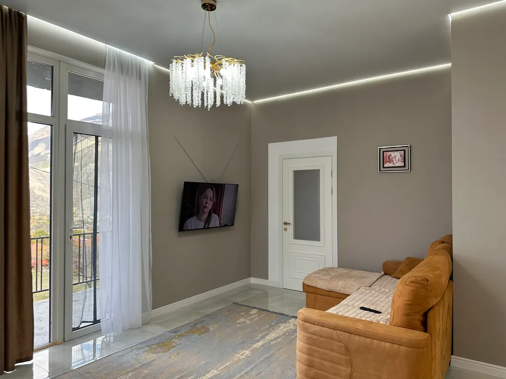 Второй этаж панорамного дома среди вершин