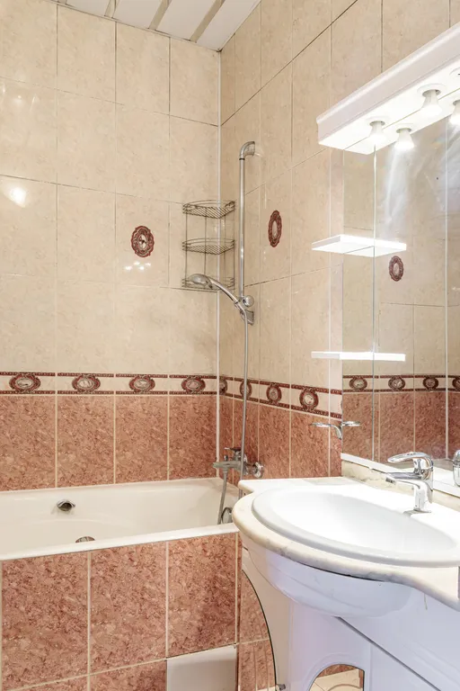 Дом с бассейнами и банкетным залом на Дмитровском шоссе