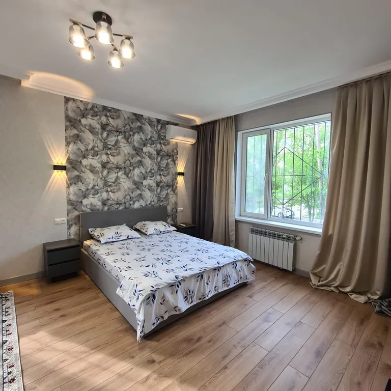 Рядом есть акимат, парки