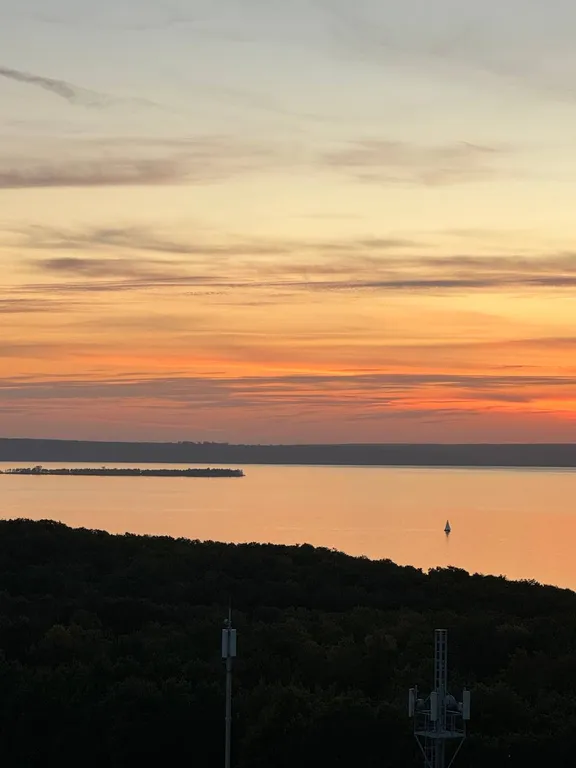 Студия с видом на Волгу