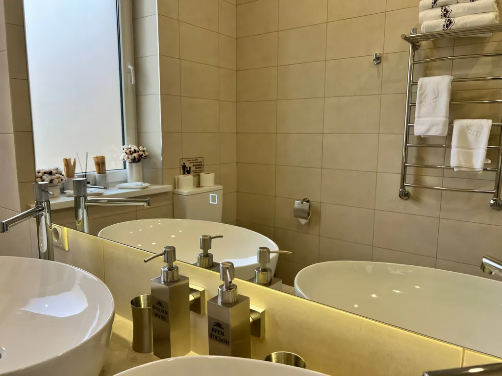 Дом в лесу с теплым бассейном и баней