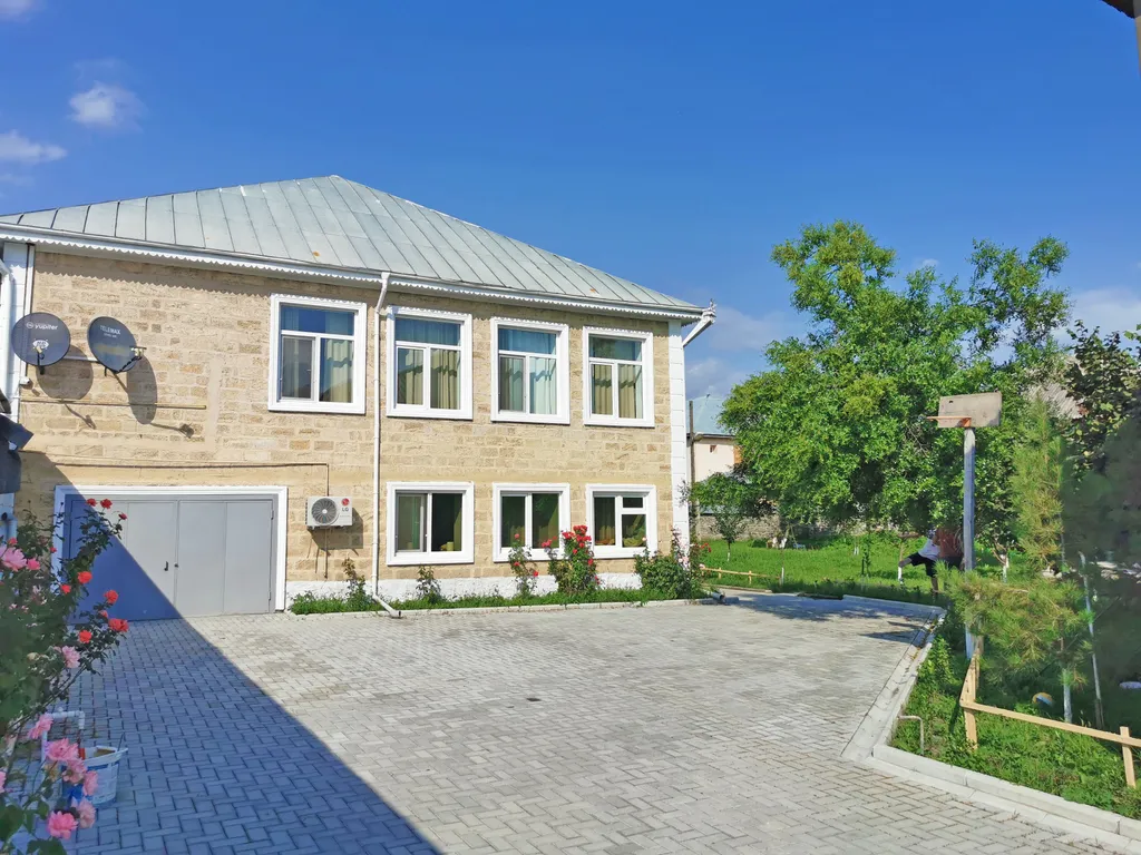 Апартаменты с видом на горы, частный фруктовый сад и беседка