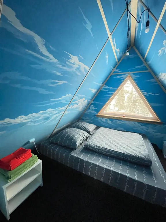 Коттедж Шале в стиле A-frame с видом на горы и лес — Шерегеш