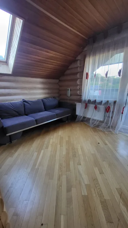 Уютный дом на побережье, на опушке соснового бора