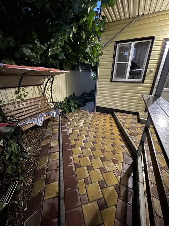 Уютный домик с балконом и террасой