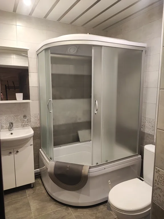 Просторный деревянный коттедж, половина дома, 2 этажа, 1Л