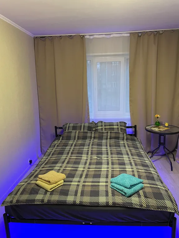 Уютная двухкомнатная квартира — аренда посуточно в Омск