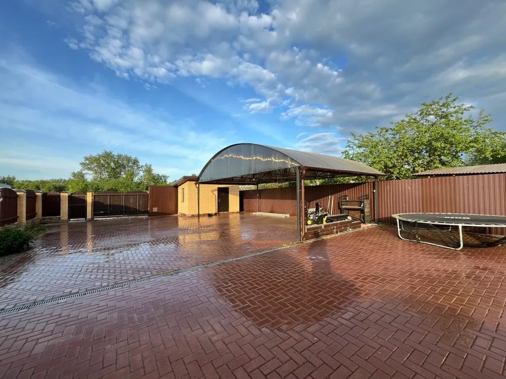 Дом с бассейном