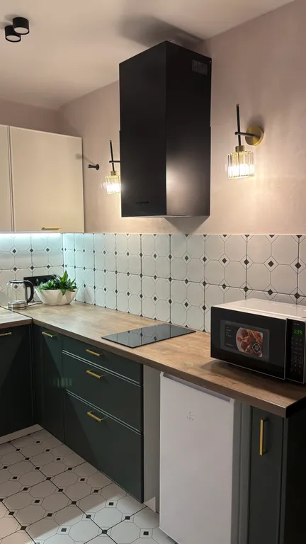 Большая светлая студия с дизайнерским ремонтом рядом с аэропортом