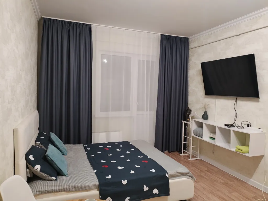 Квартира Уютная очень красивая студия, рядом Аура, жд, аэропорт, парк, кафе — аренда посуточно в Сургут